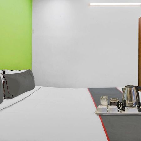 Collection O Gravity Hotel Хидерабад Екстериор снимка